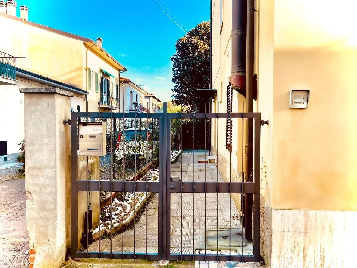 Kameralo Arezzo 0*,  Italia
